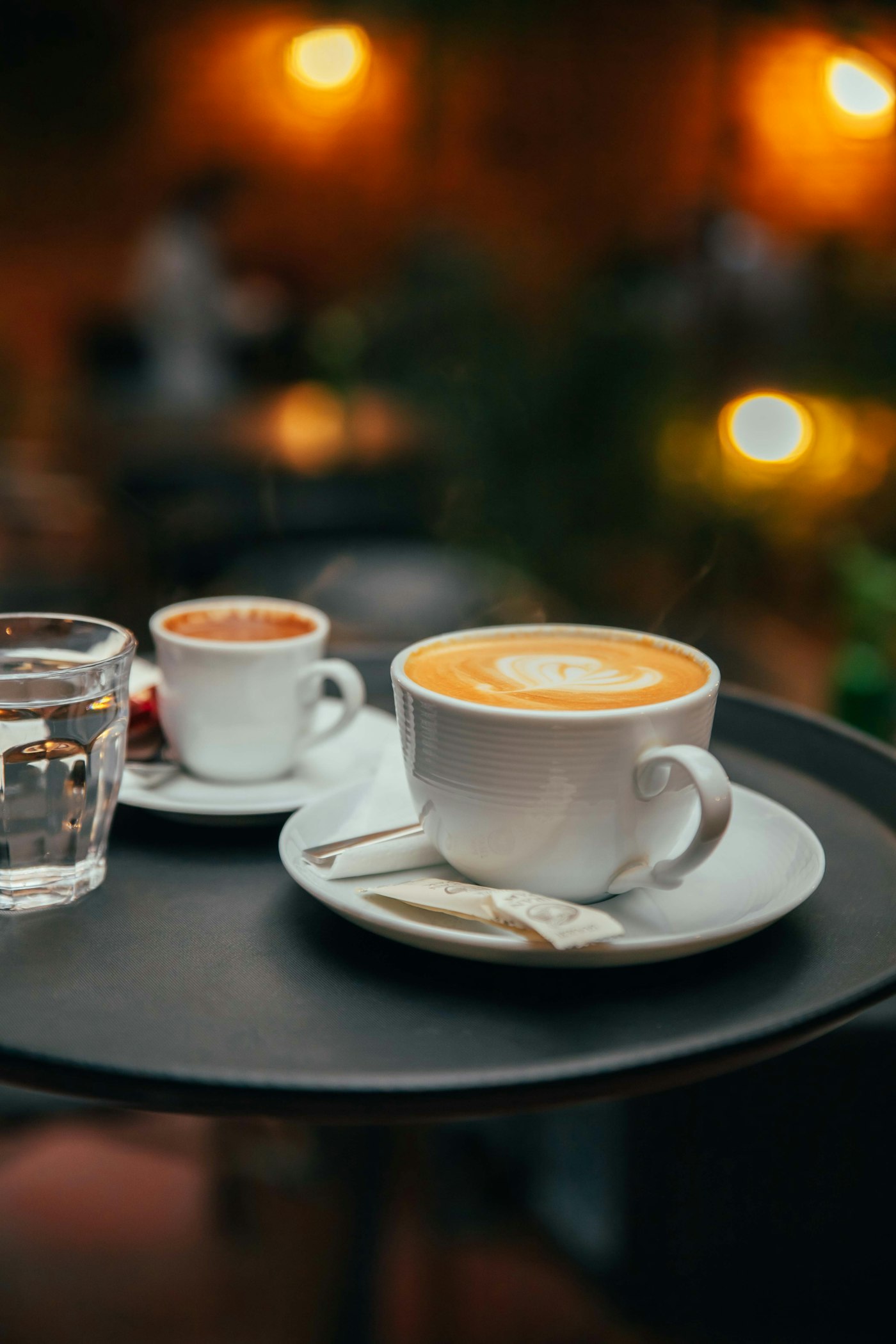 Porselen fincanda latte ve espresso